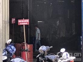 Cơ sở sang chiết xăng dầu bốc cháy ngùn ngụt, 2 người bỏng nặng Cơ sở sang chiết xăng dầu bốc cháy ngùn ngụt, 2 người bỏng nặng