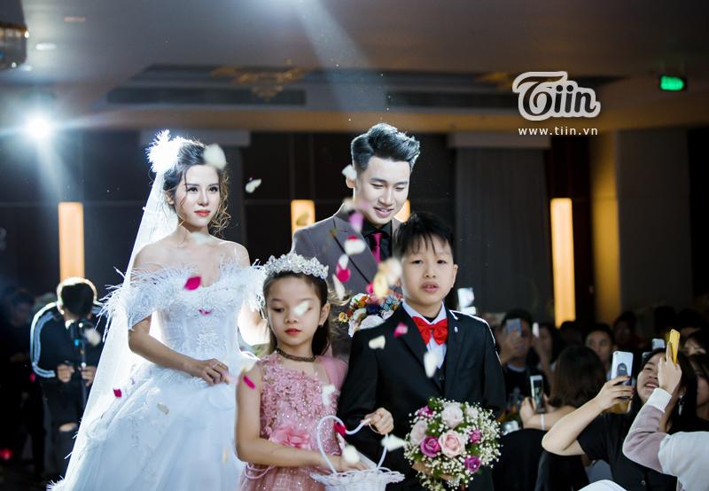 Huy Cung rạng rỡ trong đám cưới, làm Vlog ấn tượng dành tặng vợ-3