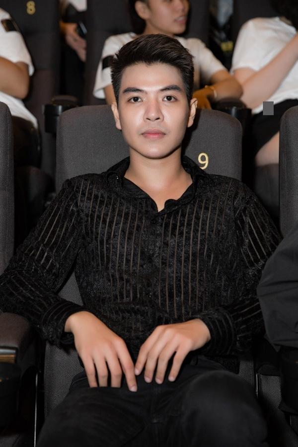 Đông Nhi chơi lớn phát hành album nặng 7kg giá 2 triệu đồng nhưng fan vẫn tấp nập xếp hàng chờ mua-11