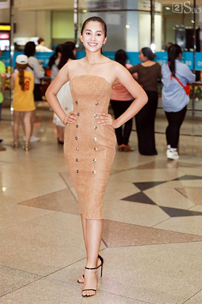 Niềm vui ngày trở về của Hoa hậu Tiểu Vy sau thành tích top 30 Miss World 2018 vỡ òa trong vòng tay người thân-10