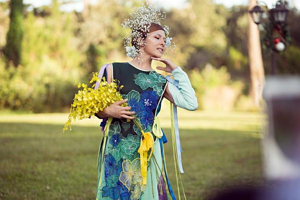 Nam Em múa may quay cuồng khi diễn cùng show với chị Lệ Nam-10