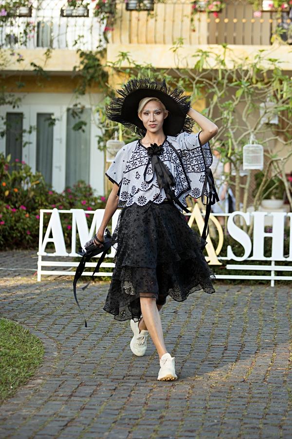 Nam Em múa may quay cuồng khi diễn cùng show với chị Lệ Nam-11