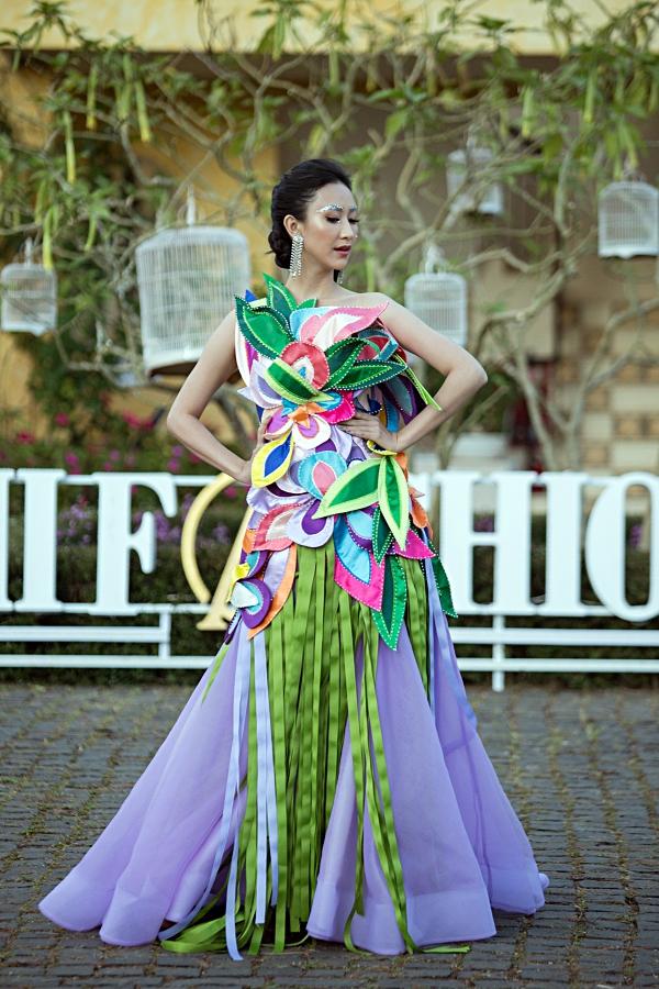 Nam Em múa may quay cuồng khi diễn cùng show với chị Lệ Nam-14