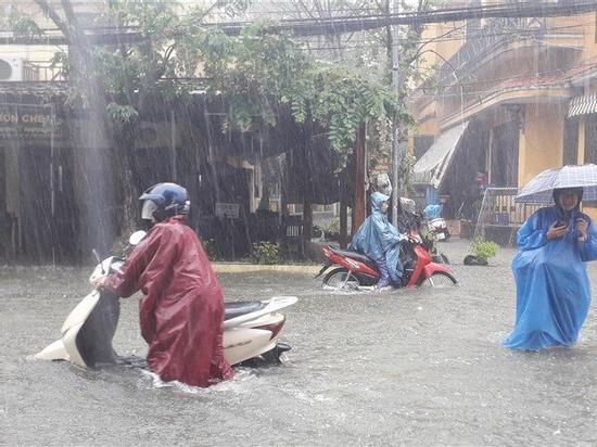 Dự báo thời tiết 10/12: Thêm khí lạnh, miền Bắc rét buốt, miền Trung lo ngập