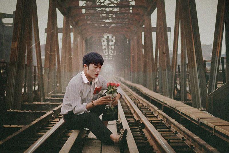 Loạt ảnh chế các tuyển thủ Việt Nam tranh thủ về quê bên vườn chuối, bờ ao tương tư như những chàng thơ gây sốt-1