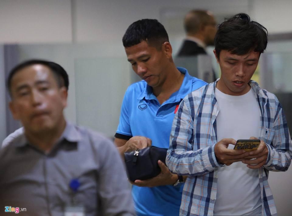 Bất ngờ trở thành thành viên bất đắc dĩ của đội tuyển Việt Nam, dân mạng xin quỳ trước tài năng của thánh photoshop-6