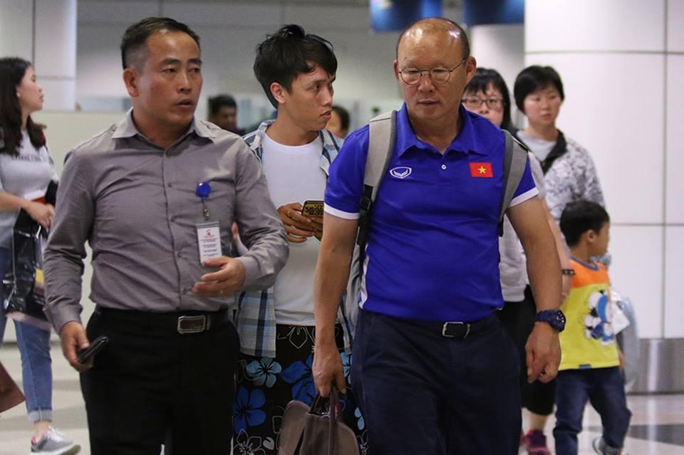 Bất ngờ trở thành thành viên bất đắc dĩ của đội tuyển Việt Nam, dân mạng xin quỳ trước tài năng của thánh photoshop-2