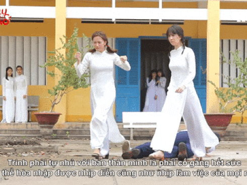 Mặc áo dài duyên dáng, ngờ đâu Ngọc Trinh lại là 'nữ quái' học đường