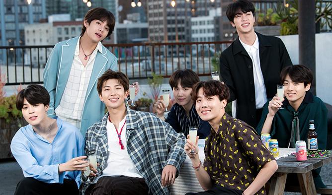 BTS gặp tai nạn ở Đài Loan vì bị fan cuồng rượt đuổi-1