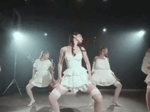 Cả thế giới ra đây mà xem, Chi Pu cover Hongkong1 hay đến bất ngờ!-3