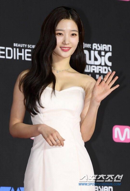 Thảm đỏ MAMA Hàn Quốc: Kim So Hyun giản dị vẫn lấn át dàn nữ thần, em gái quốc dân lấp ló vòng 1-5