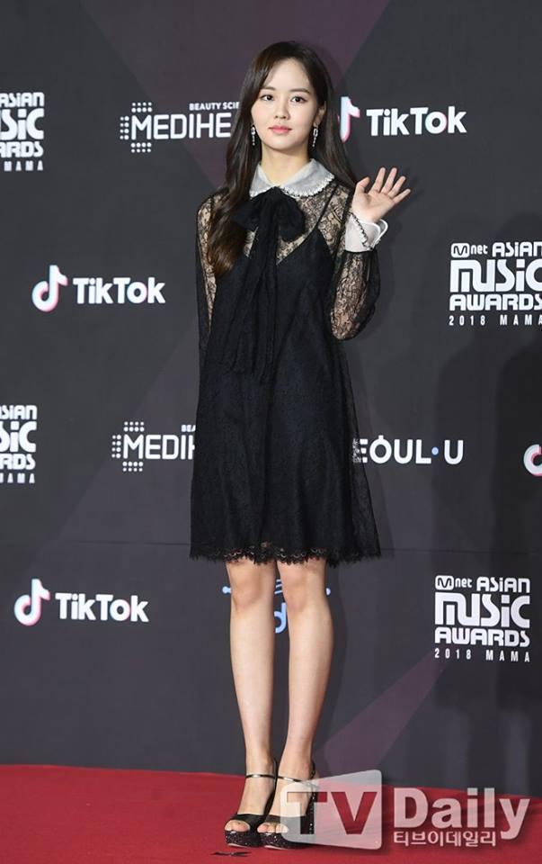 Thảm đỏ MAMA Hàn Quốc: Kim So Hyun giản dị vẫn lấn át dàn nữ thần, em gái quốc dân lấp ló vòng 1-1