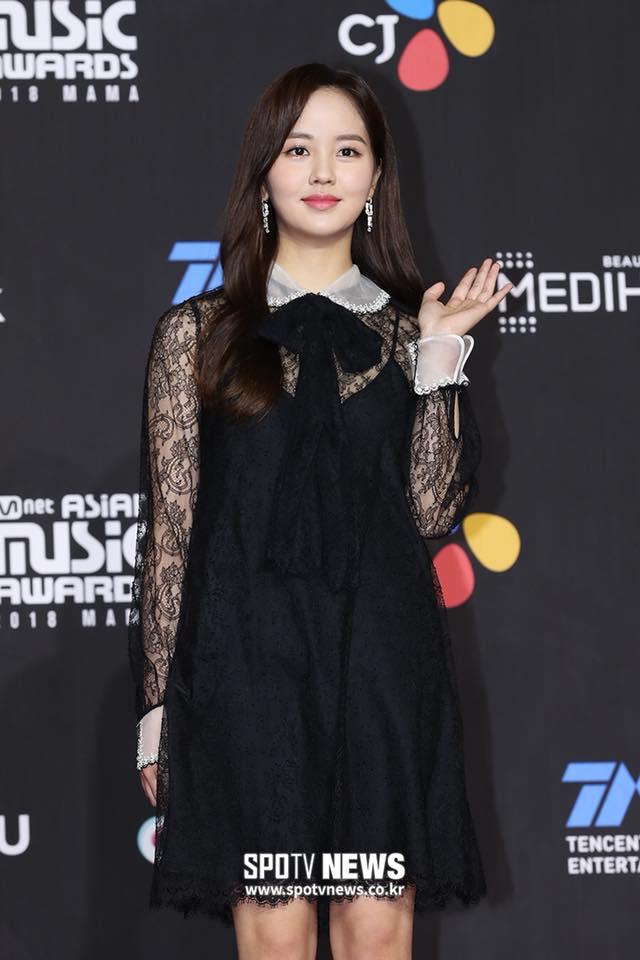 Thảm đỏ MAMA Hàn Quốc: Kim So Hyun giản dị vẫn lấn át dàn nữ thần, em gái quốc dân lấp ló vòng 1-3