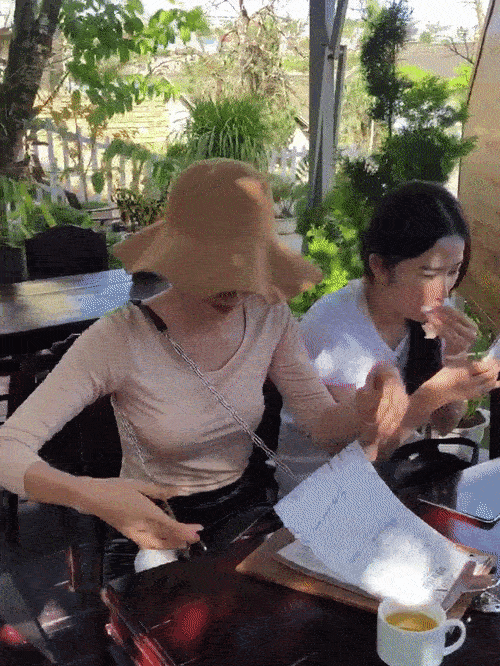 CƯỜI LỘN RUỘT: Nam Em hất phăng mũ chị gái khiến Nam Anh đầu tóc rũ rượi khác gì Annabelle-1