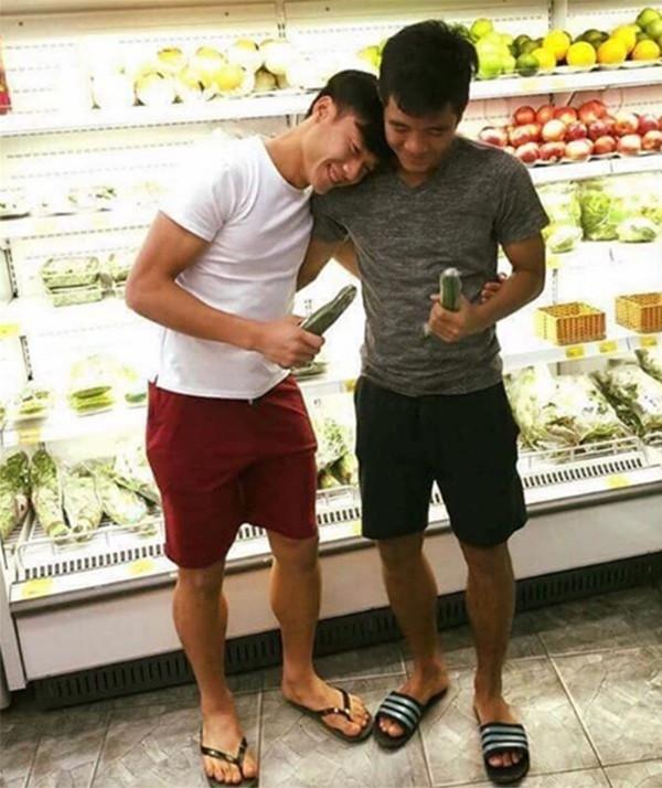 Quá thân thiết và tình cảm, cộng đồng mạng đua nhau ship cặp các cầu thủ tuyển Việt Nam-2