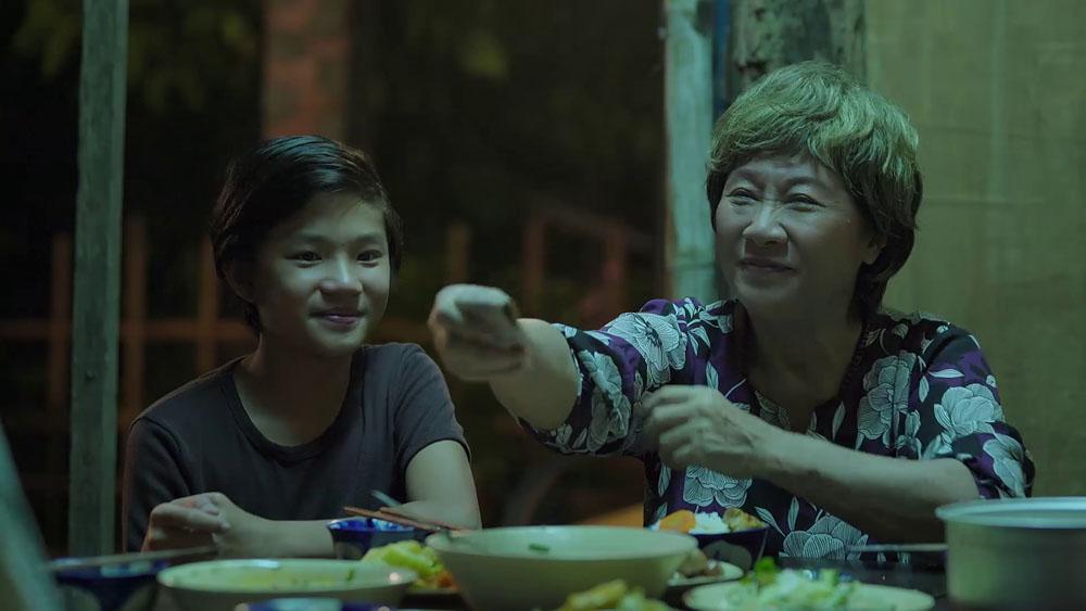 Gạo nếp gạo tẻ tập 94: Gặp lại nhau trong hoàn cảnh éo le, Kiệt làm 1 việc khiến Hân xấu hổ không nói nên lời-11