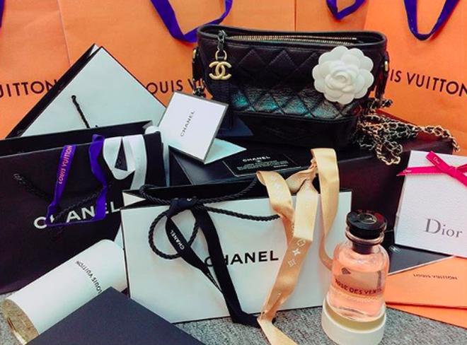 Nữ tiếp viên người Việt gốc Hoa nổi tiếng mạng xã hội bởi thân hình nóng bỏng, cuộc sống sang chảnh-3