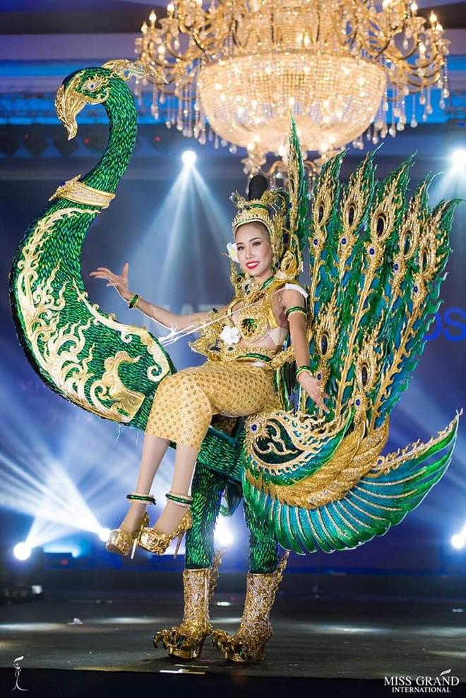 Chiêm ngưỡng loạt quốc phục khủng của Hoa hậu Lào qua các năm thi MISS-4