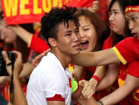 Đức Huy, Quế Ngọc Hải cùng chia sẻ 1 bức hình sau trận đấu và ngay lập tức gây bão vì chi tiết này-7