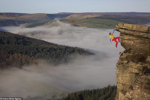Thử thách gây sốc, tay không bám vào vách đá ở độ cao trăm mét-1