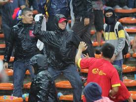CĐV Việt Nam bị đuổi đánh khi tới Malaysia xem trận chung kết AFF Cup? CĐV Việt Nam bị đuổi đánh khi tới Malaysia xem trận chung kết AFF Cup?