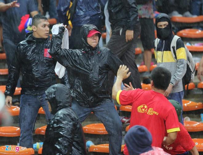 CĐV Việt Nam bị đuổi đánh khi tới Malaysia xem trận chung kết AFF Cup?-2