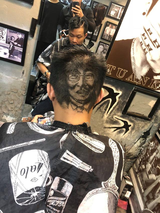 CĐV đua nhau cắt đầu Park Hang-seo cổ vũ tuyển Việt Nam giành chiến thắng-3