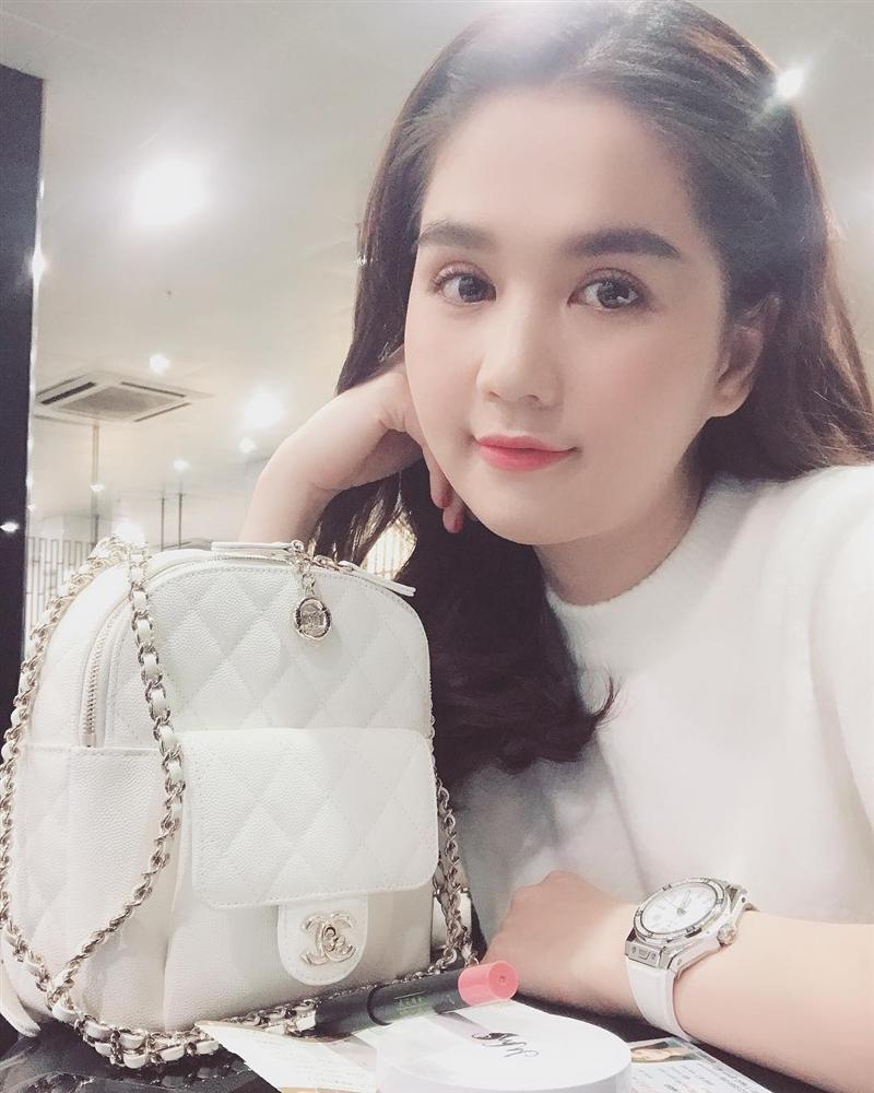 Phương Trinh Jolie hô hào mọi người xuống đường đi bão vì đội tuyển bóng đá Việt Nam-11