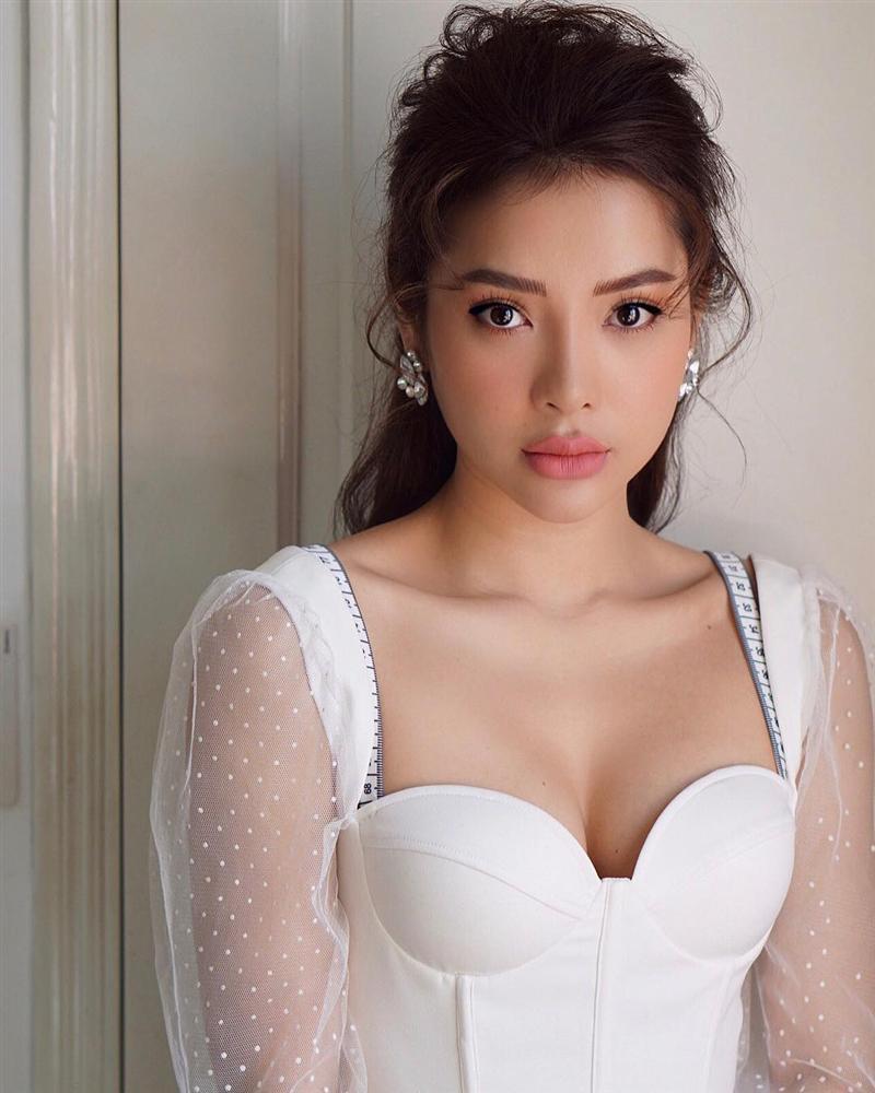 Phương Trinh Jolie hô hào mọi người xuống đường đi bão vì đội tuyển bóng đá Việt Nam-1