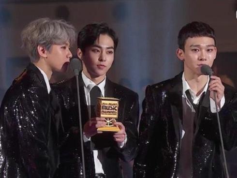 Kpop 2018 và những giải thưởng sinh ra… chẳng biết để làm gì!