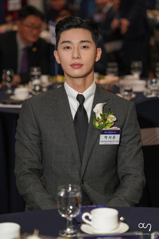 Park Seo Joon thắng giải thưởng lớn tại 2018 Star Of Korean Tourism Award cho phim Thư ký Kim sao thế?-1