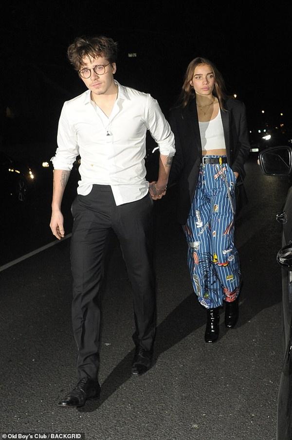 Đúng kiểu trai nhà giàu: Brooklyn lại thay bạn gái mới, công khai nắm tay không chút ngại ngùng-2