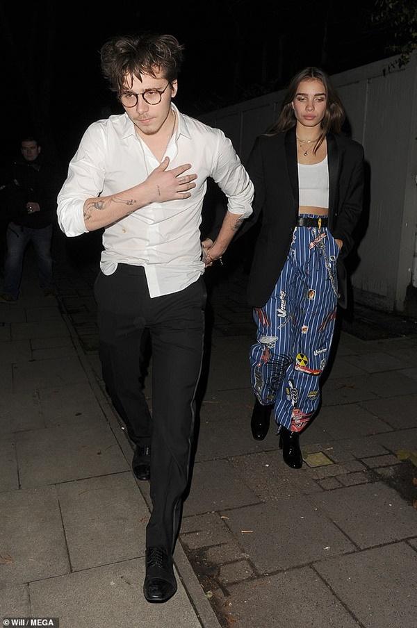 Đúng kiểu trai nhà giàu: Brooklyn lại thay bạn gái mới, công khai nắm tay không chút ngại ngùng-3