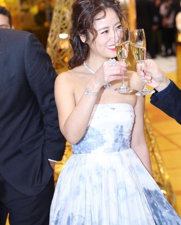 Lâm Tâm Như để tóc xù mì, bị chê già chát trong sự kiện mới-3