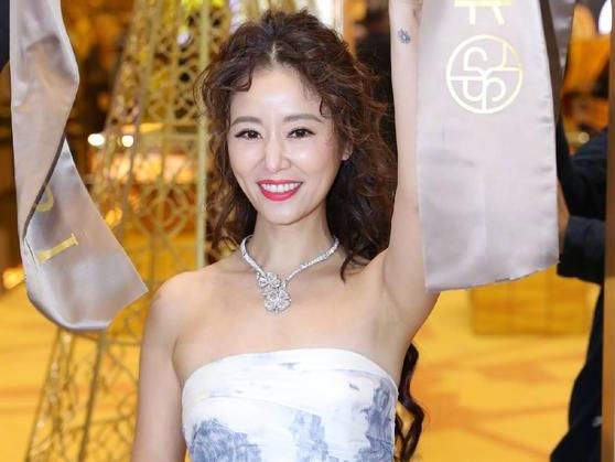 Thảm đỏ Quốc Kịch Thịnh Điển: Dàn sao Diên Hi Công Lược hội ngộ, không ngại hở giữa thời tiết lạnh giá-20