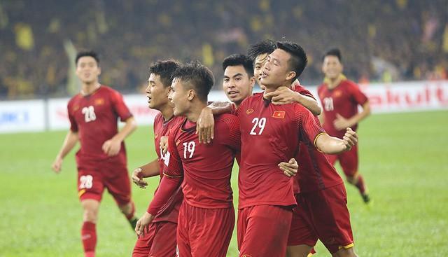 Chợ vé online trận chung kết Việt Nam - Malaysia sôi nổi, ngoài tầm kiểm soát-1
