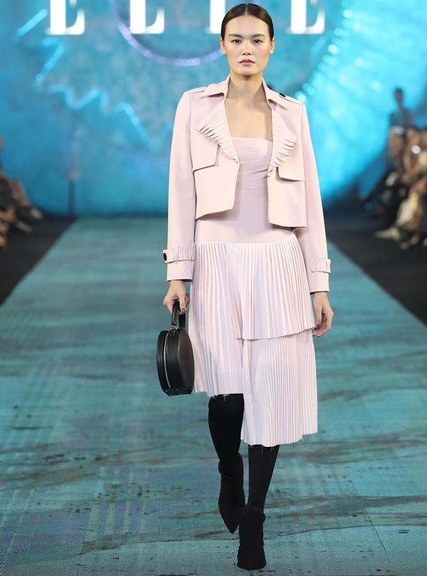 Tỷ muội Thanh Hằng - Hà Tăng ôm nhau thắm thiết khi Tăng Thanh Hà xuất hiện với vai trò mới-11