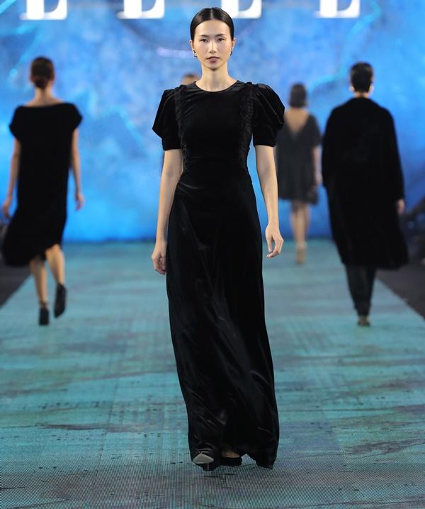 Tỷ muội Thanh Hằng - Hà Tăng ôm nhau thắm thiết khi Tăng Thanh Hà xuất hiện với vai trò mới-16