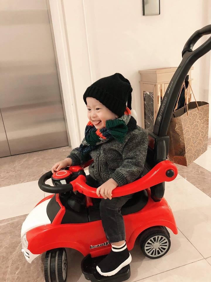 Phạm Hương khoe đón Noel sớm, fan thắc mắc: Chị Tổng ở Việt Nam hay Mỹ?-12