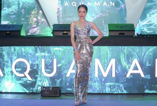 Hoa hậu Hương Giang khiến fans ghen tị vì quá thân thiết với siêu anh hùng Aquaman-5