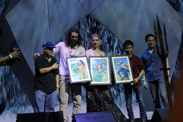 Hoa hậu Hương Giang khiến fans ghen tị vì quá thân thiết với siêu anh hùng Aquaman-4