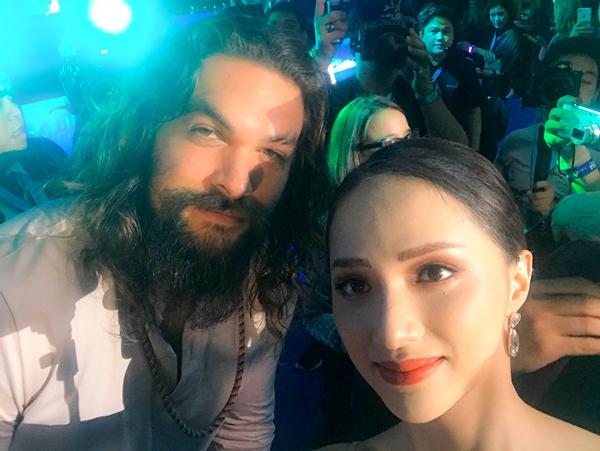 Hoa hậu Hương Giang khiến fans  ghen tị vì quá thân thiết với siêu anh hùng Aquaman-7