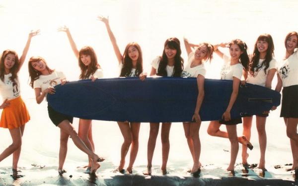 Jessica đã rời nhóm 4 năm, Yuri vẫn gián tiếp khẳng định SNSD luôn có 9 thành viên bằng hành động này-3