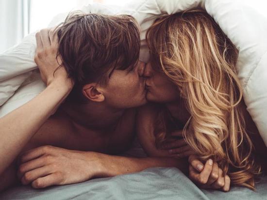 Làm sao để mở lời với vợ mới cưới rằng tôi đã làm người cũ có bầu?