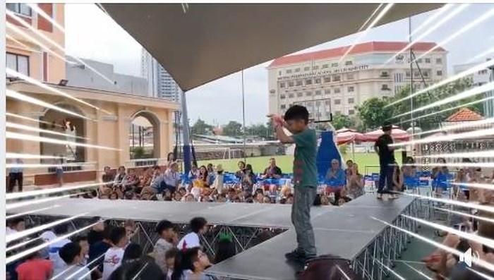 Dù không còn yêu nhưng vì hạnh phúc của con, những cặp sao Việt này vẫn gặp gỡ vui vẻ như chưa hề có cuộc chia ly-1