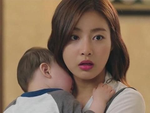 Bạn gái treo thưởng lớn, và đây là phản ứng của chân sút Huy Hùng-4