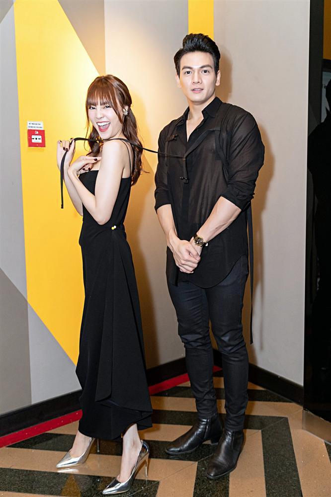 Ninh Dương Lan Ngọc công khai tình tứ bên phi công trẻ siêu đẹp trai với body 6 múi-6