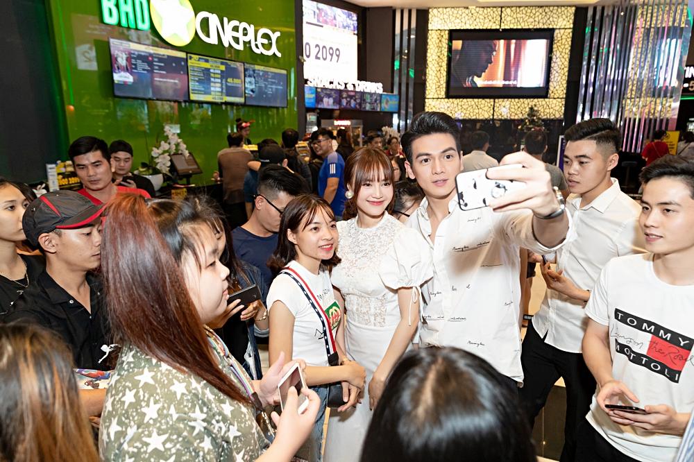 Ninh Dương Lan Ngọc công khai tình tứ bên phi công trẻ siêu đẹp trai với body 6 múi-8