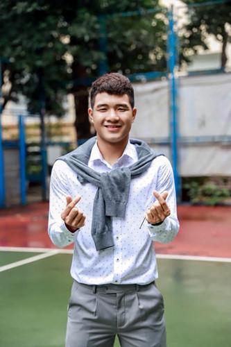 Ngắm cầu thủ Đức Chinh diện sơ mi đóng thùng chuẩn soái ca-1