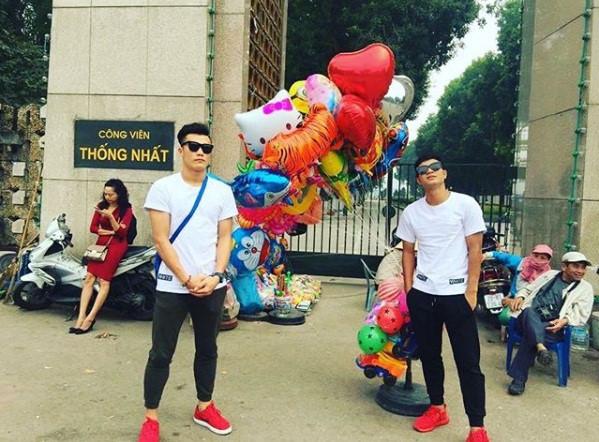 Ngắm cầu thủ Đức Chinh diện sơ mi đóng thùng chuẩn soái ca-7